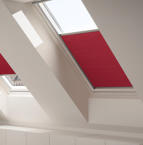 Stores et volets pour fenêtres de toit