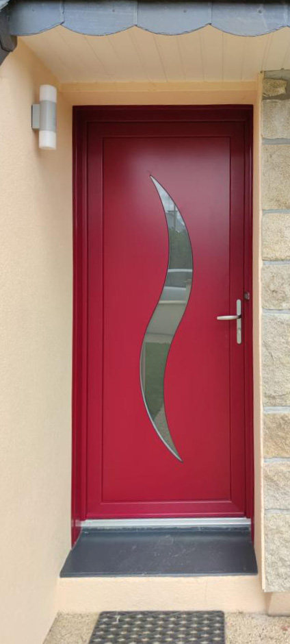 Porte d'entrée ajourée rouge