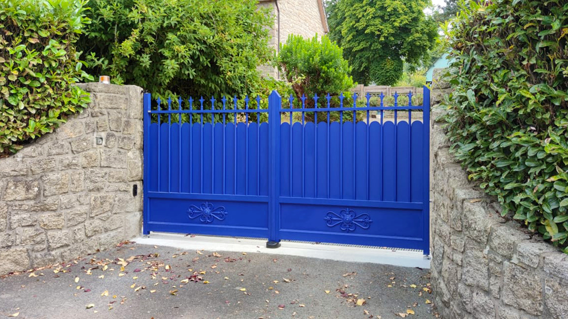 Portail Kiclos bleu roi type Villandry