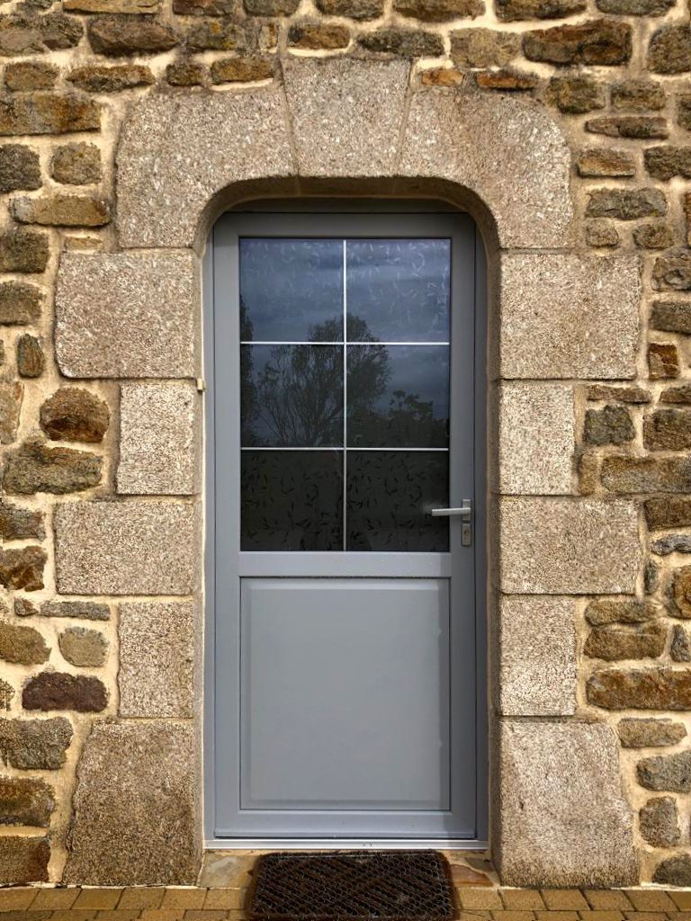 Porte vitrée gris clair