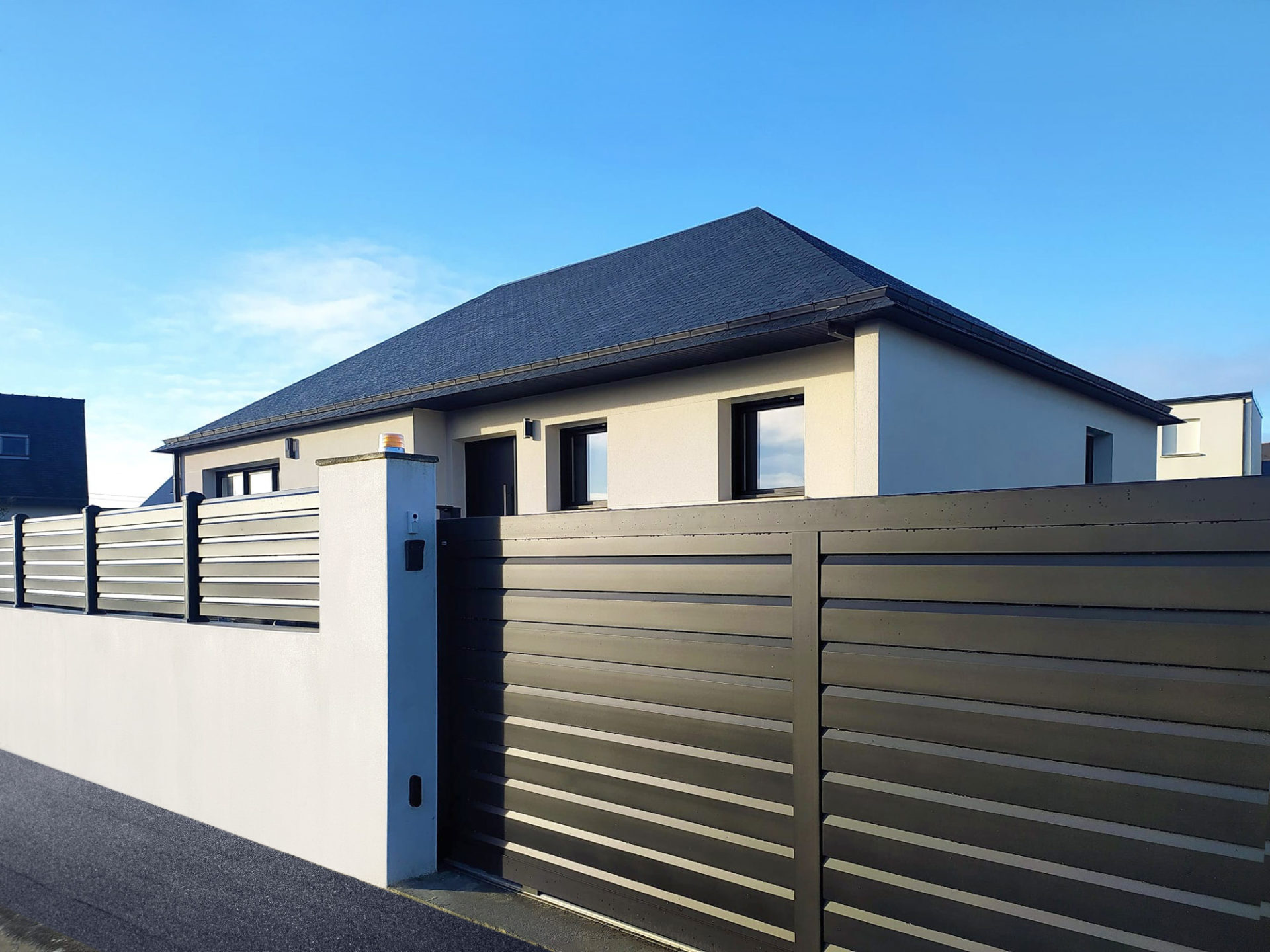 Clôture et portail coulissant gris anthracite Kiclos