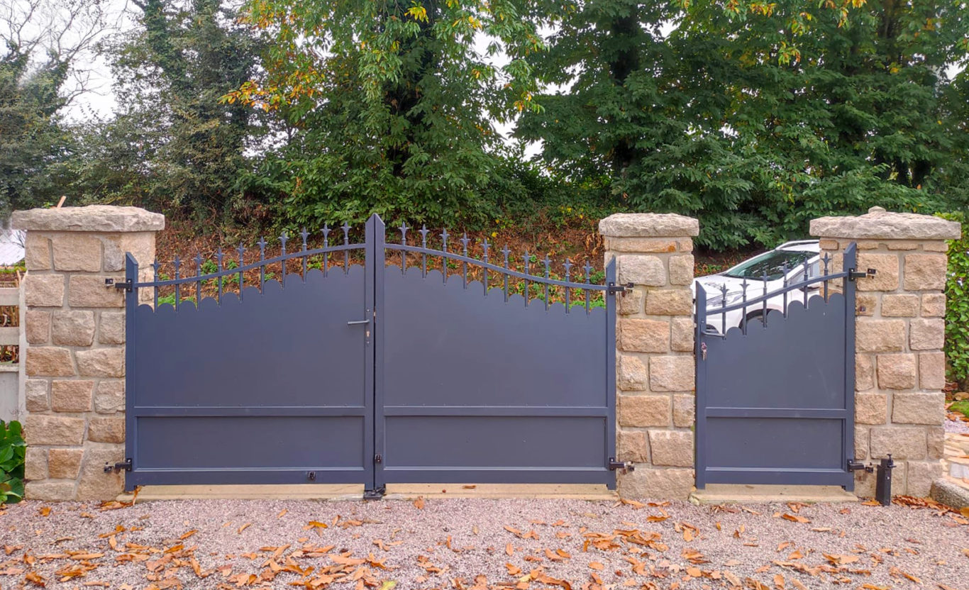 Portail et portillon en aluminium imitation fer forgé Kiclos
