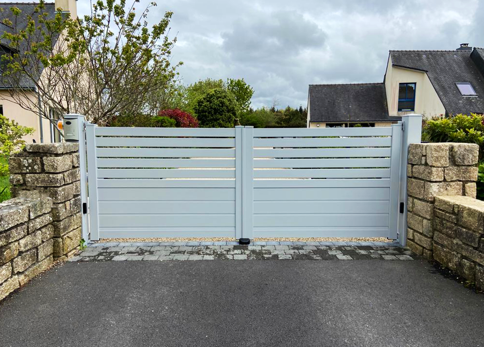 Portail battant électrique gris Kiclos