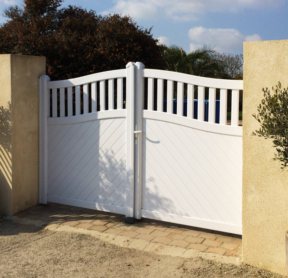 Kiclos portail battant blanc en PVC