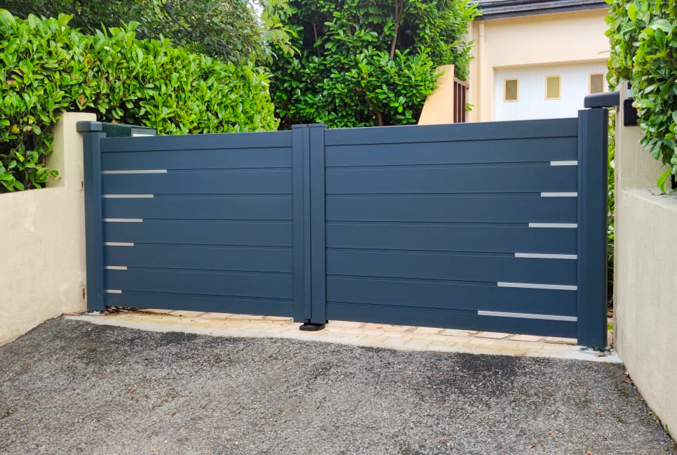 Portail battant gris anthracite