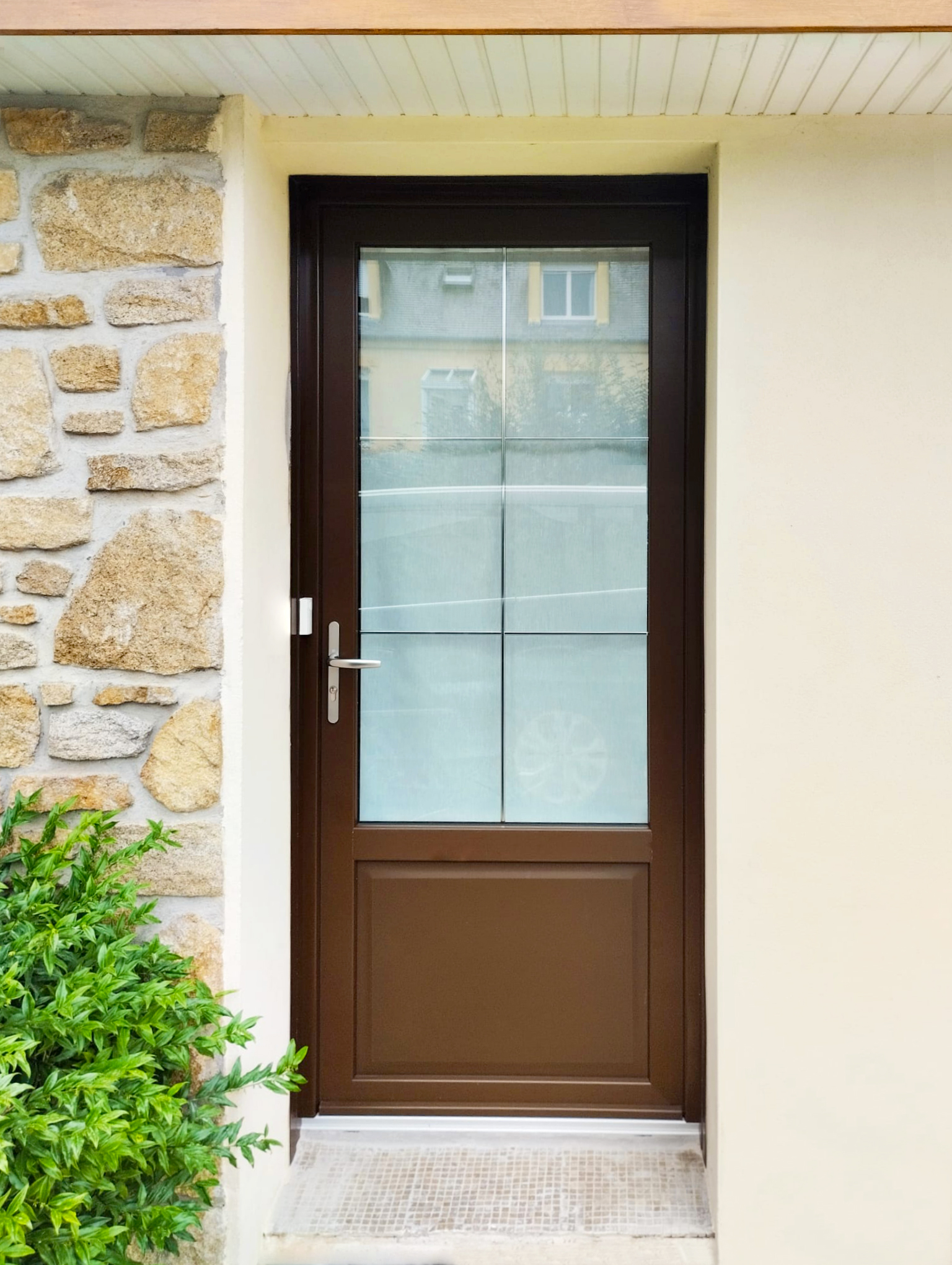Porte d'entrée vitron de couleur chocolat marron
