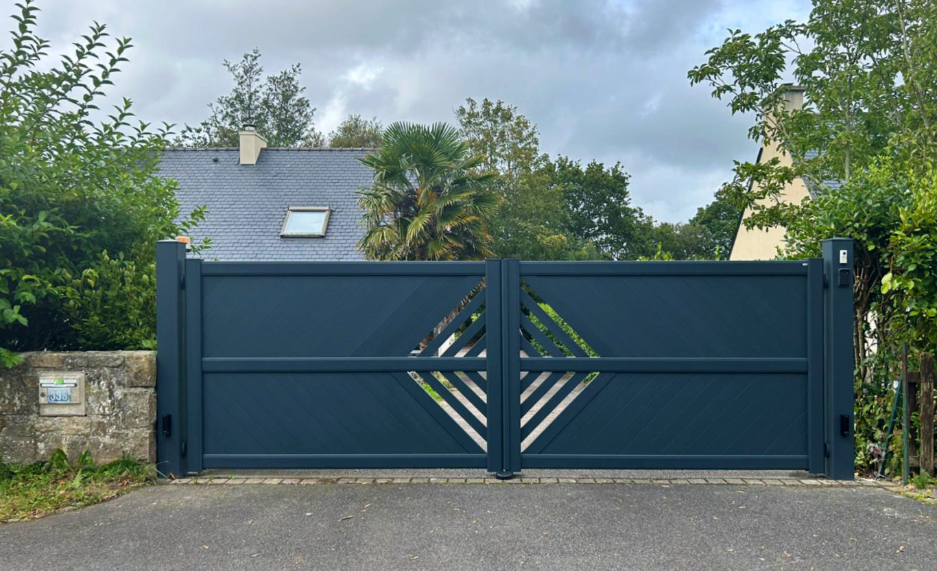 Portail battant PVC anthracite