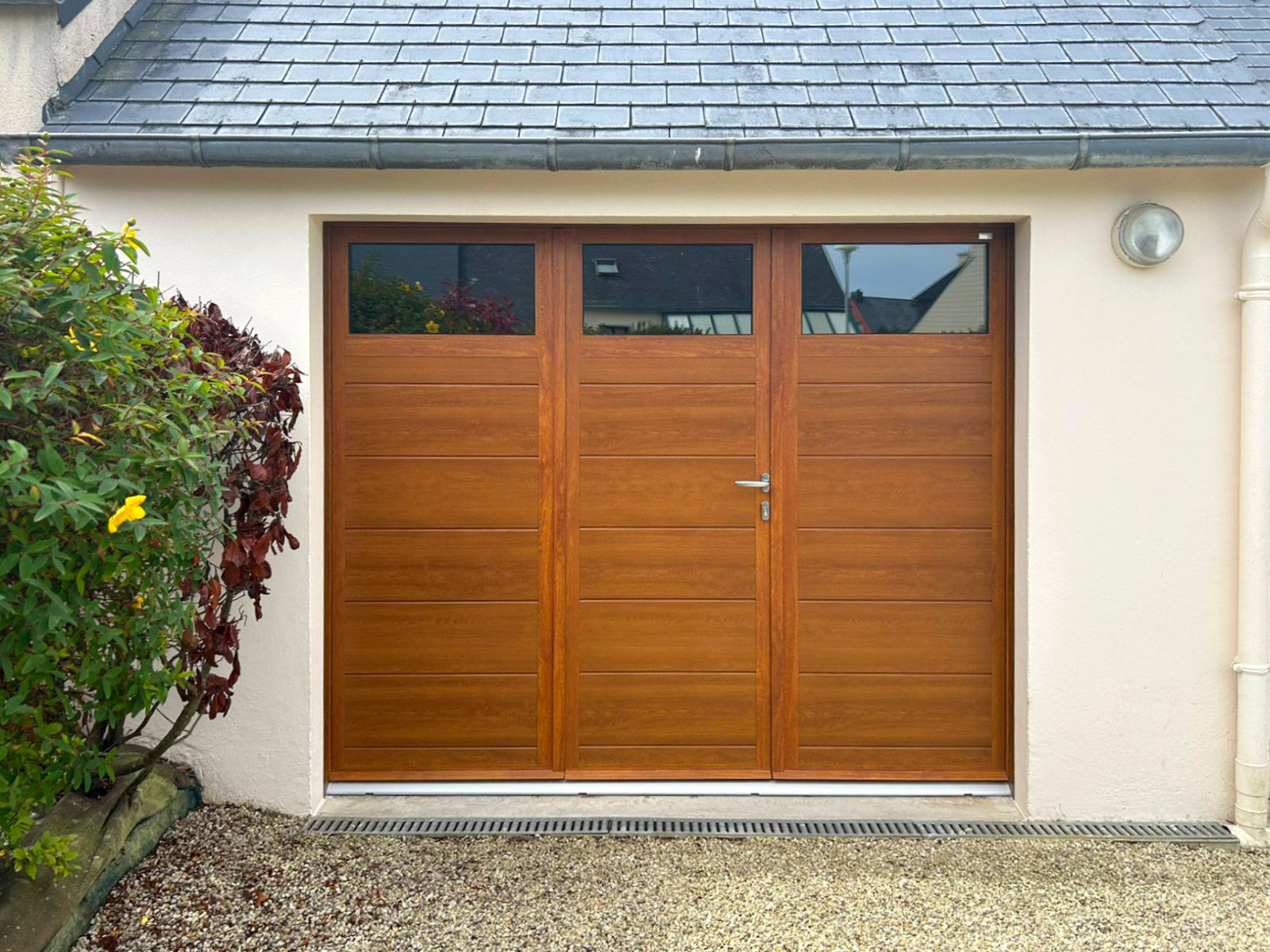 Porte de garage pliante vitrée PVC imitation bois