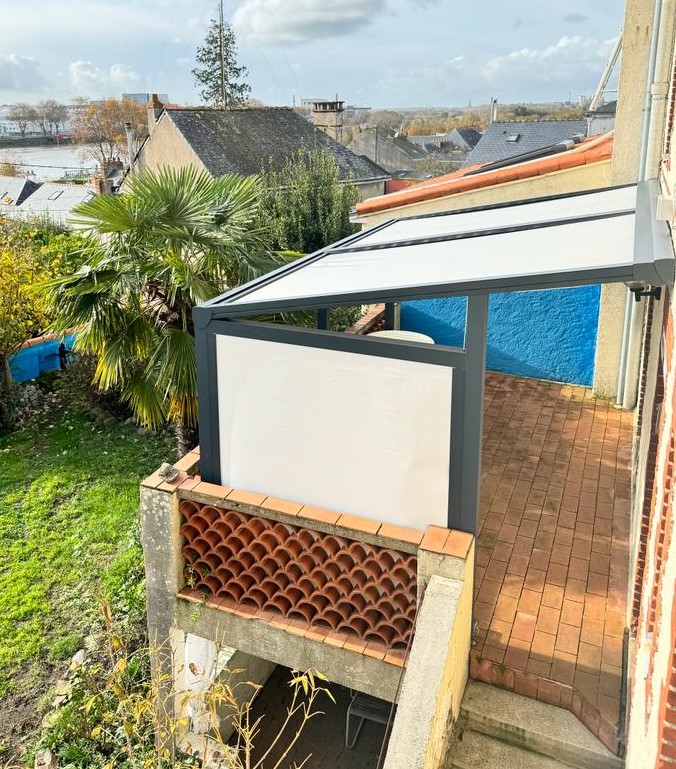 Pergolas, pergotoile PVC anthracite et toile blanche