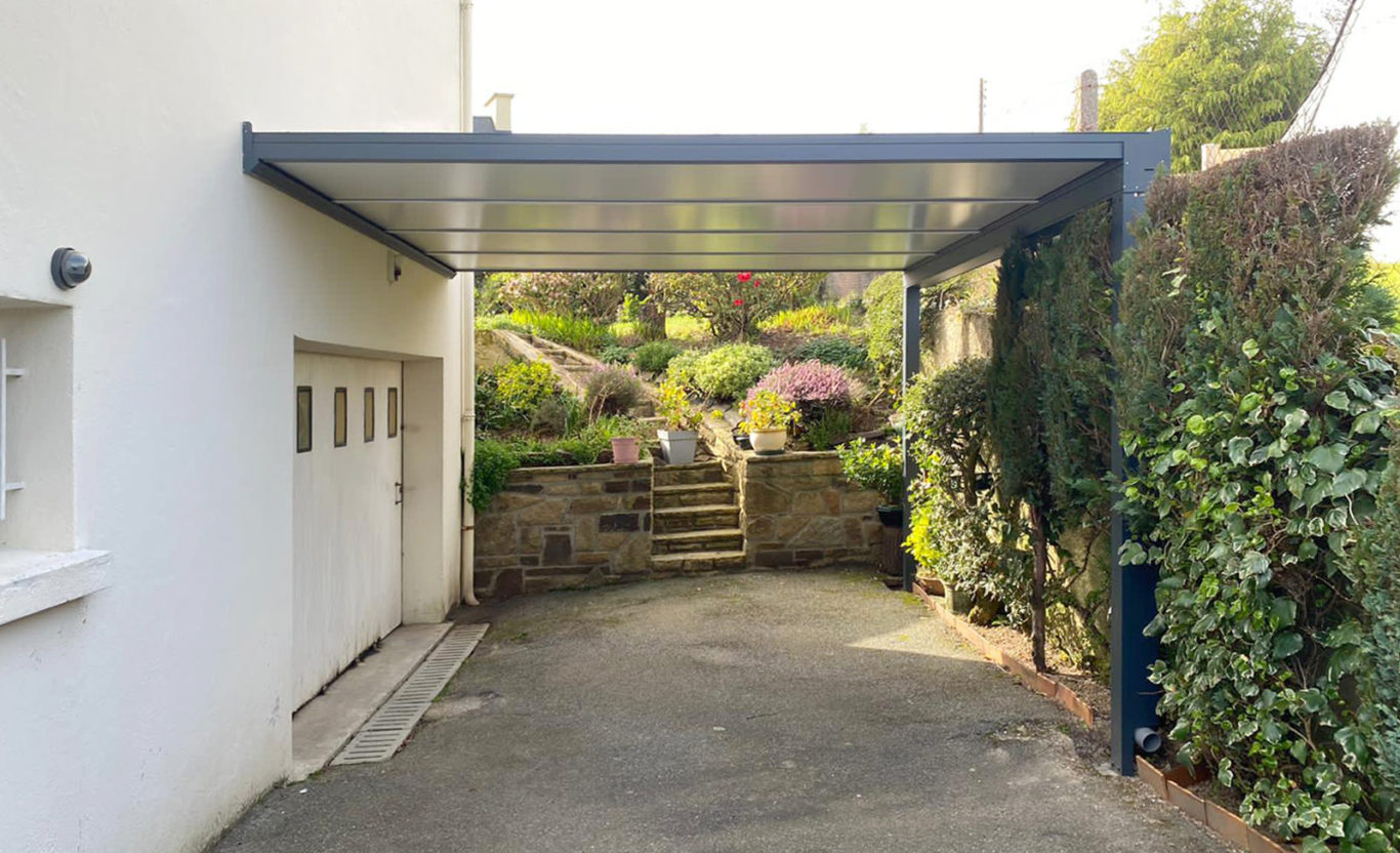 Carport anthracite avec garage