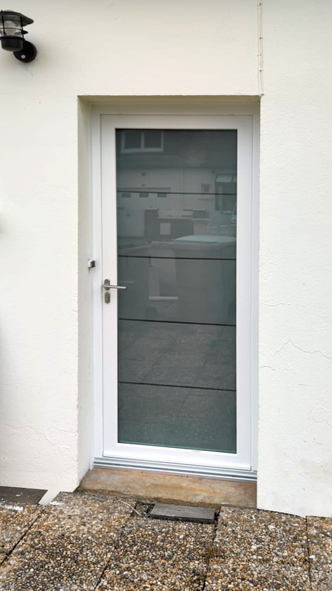 Porte d'entrée en PVC blanc