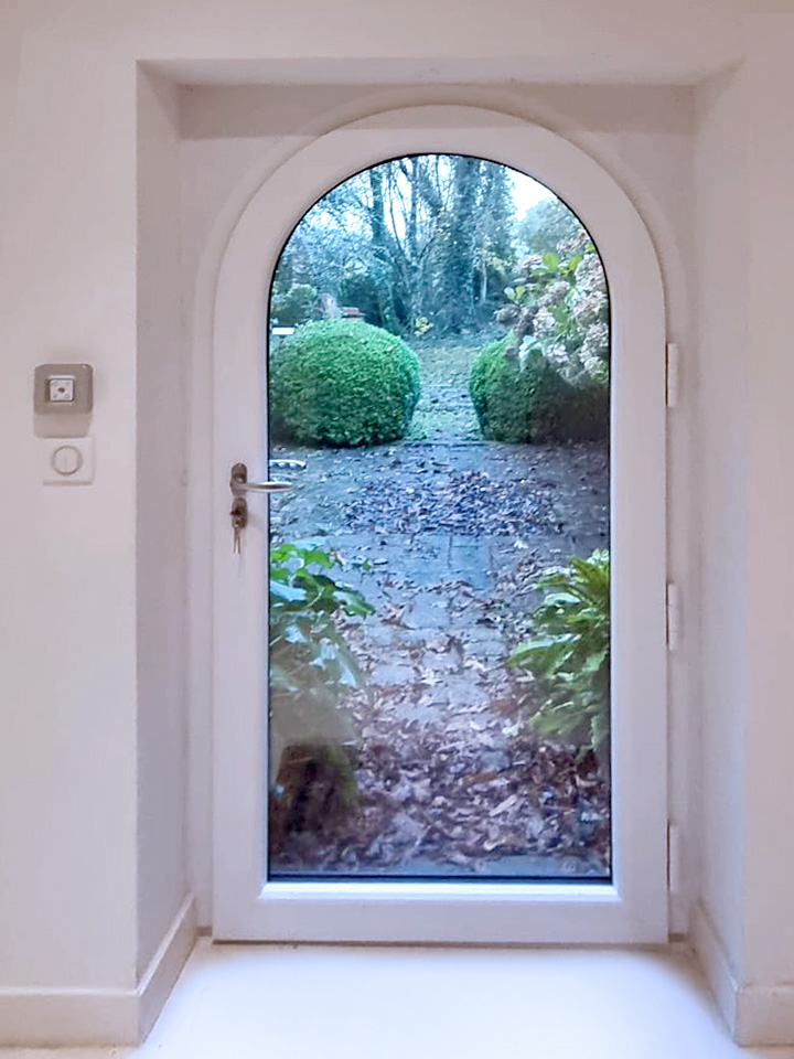 Porte de service vitrée en PVC blanc