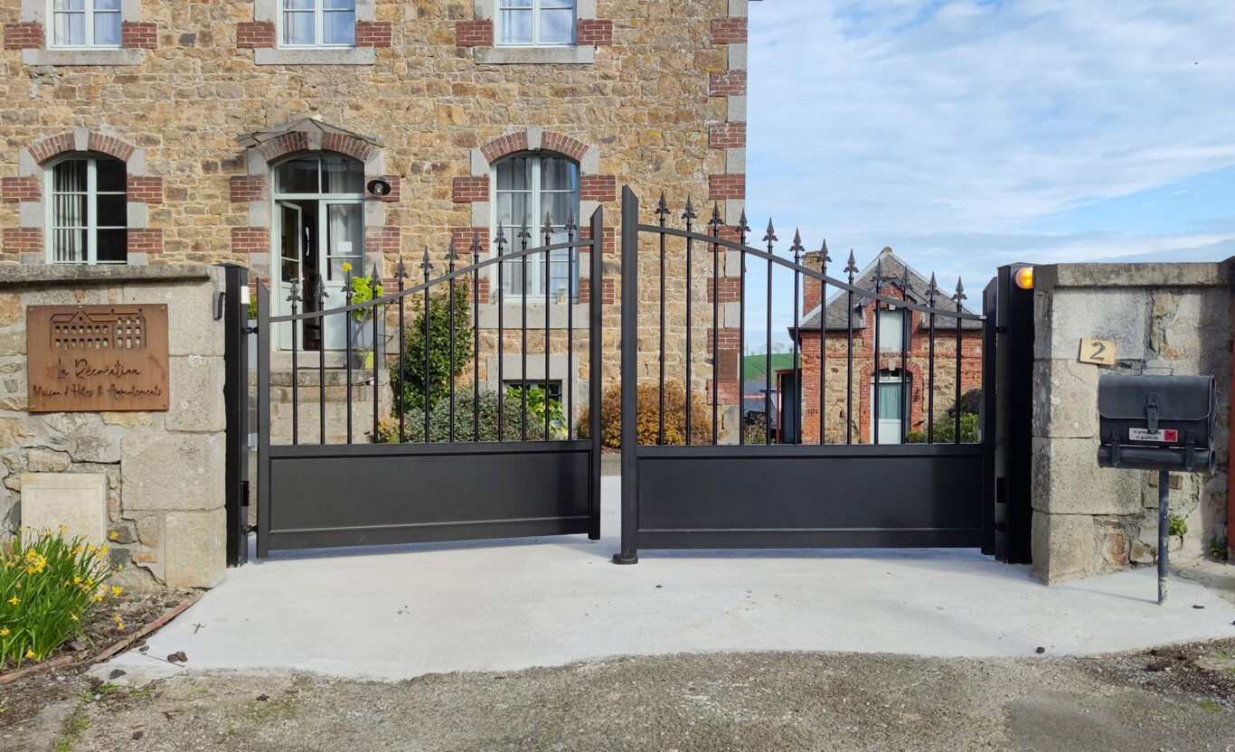 Kiclos - Portail battant motorisé noir