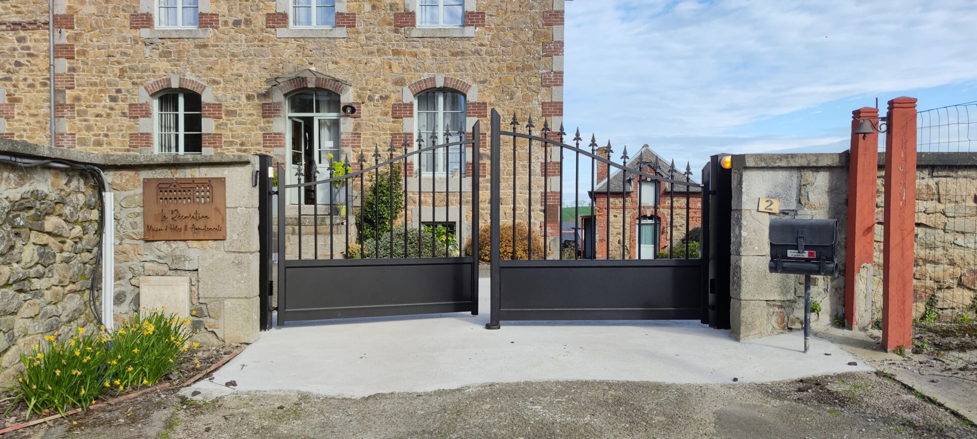 Kiclos - Portail battant motorisé noir