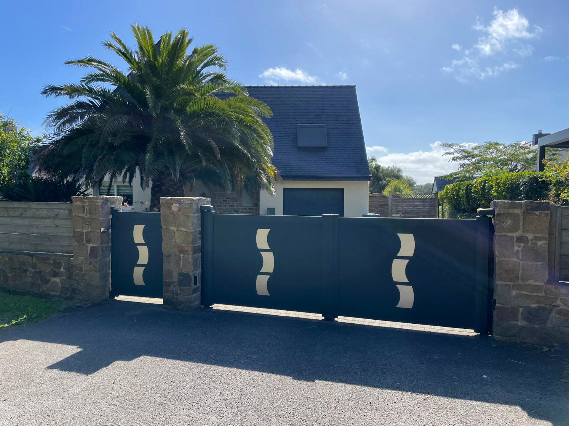 Kiclos - Portail battant et portillon en PVC gris anthracite