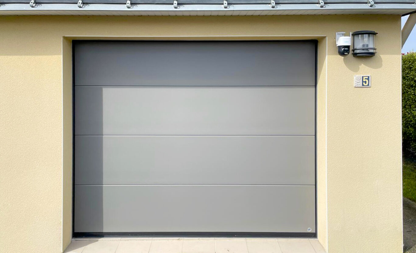 Porte de garage sectionnelle gris taupe