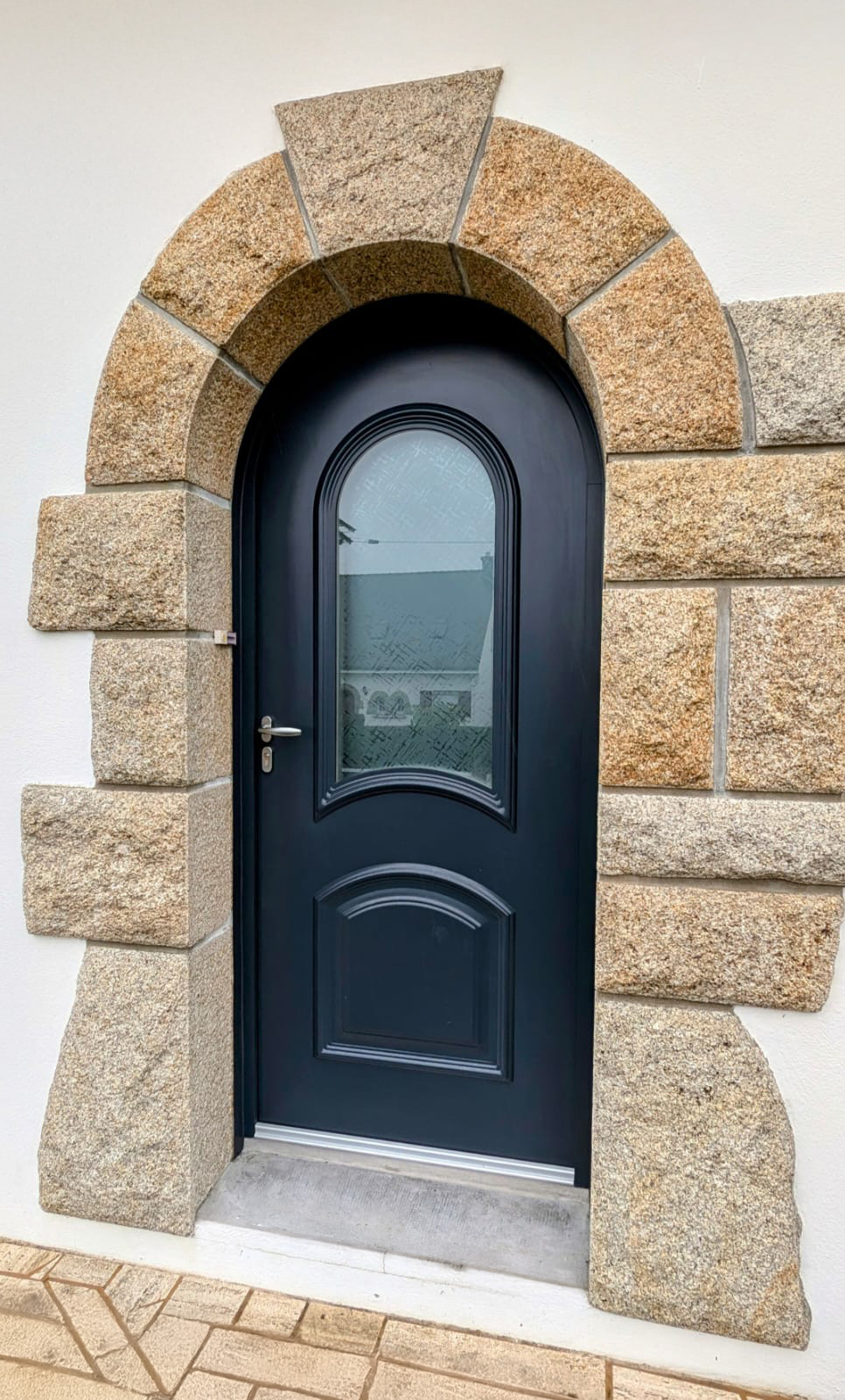 Porte d'entrée cintrée traditionnelle Kiclos en PVC bleu marine