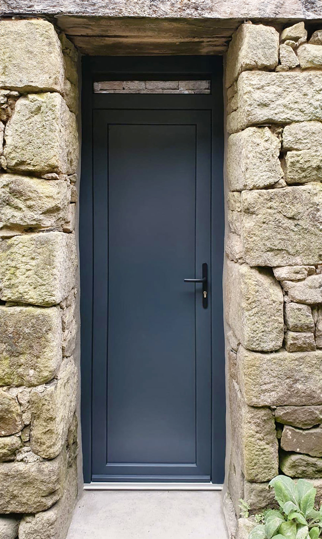 Porte de service Kiclos en PVC gris anthracite