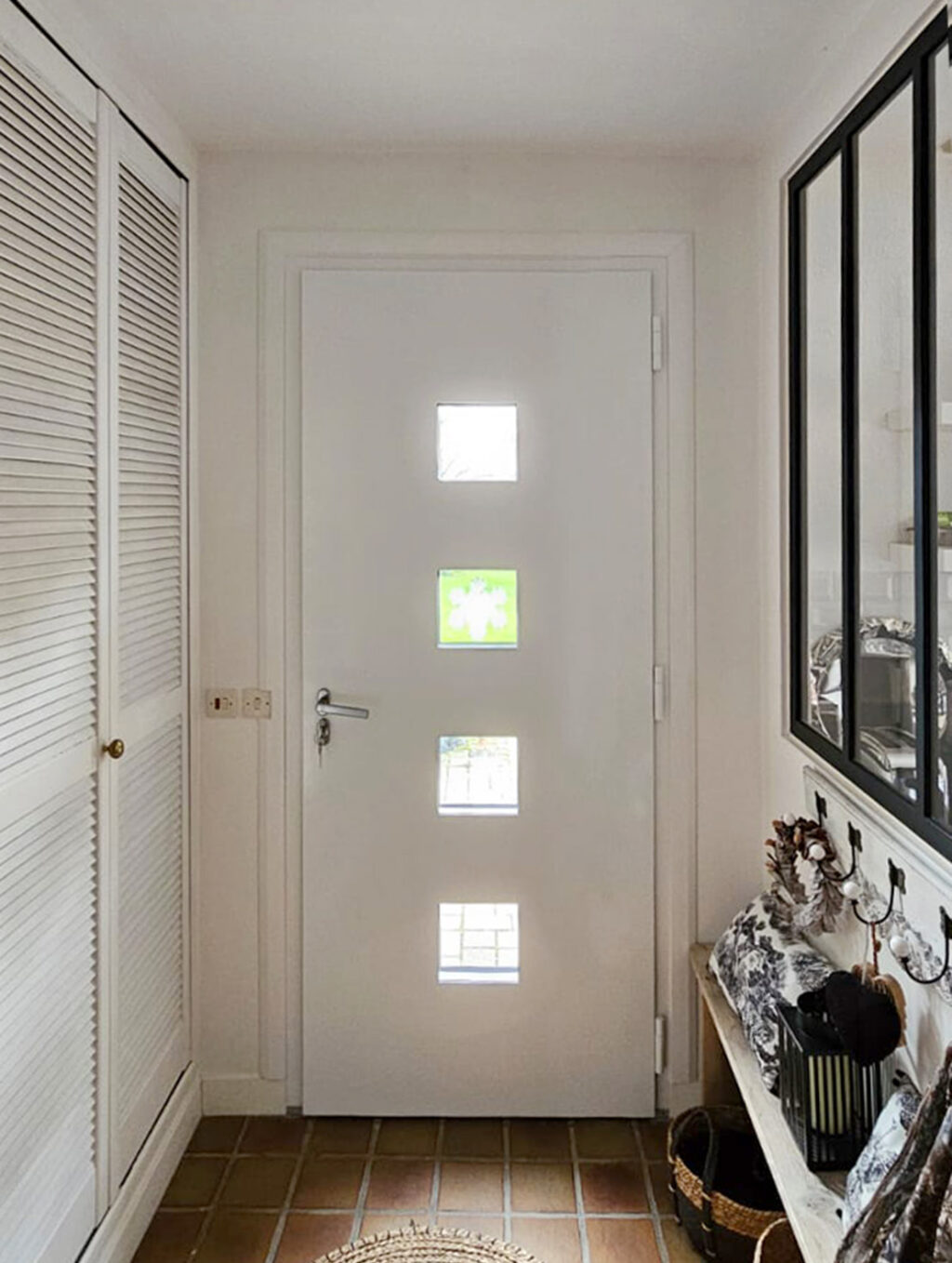 Porte d'entrée vitrée en PVC blanc intérieur