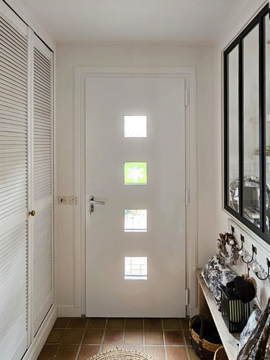 Porte d'entrée vitrée en PVC blanc intérieur