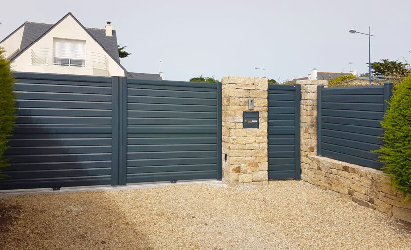 portail coulissant en aluminium gris anthracite