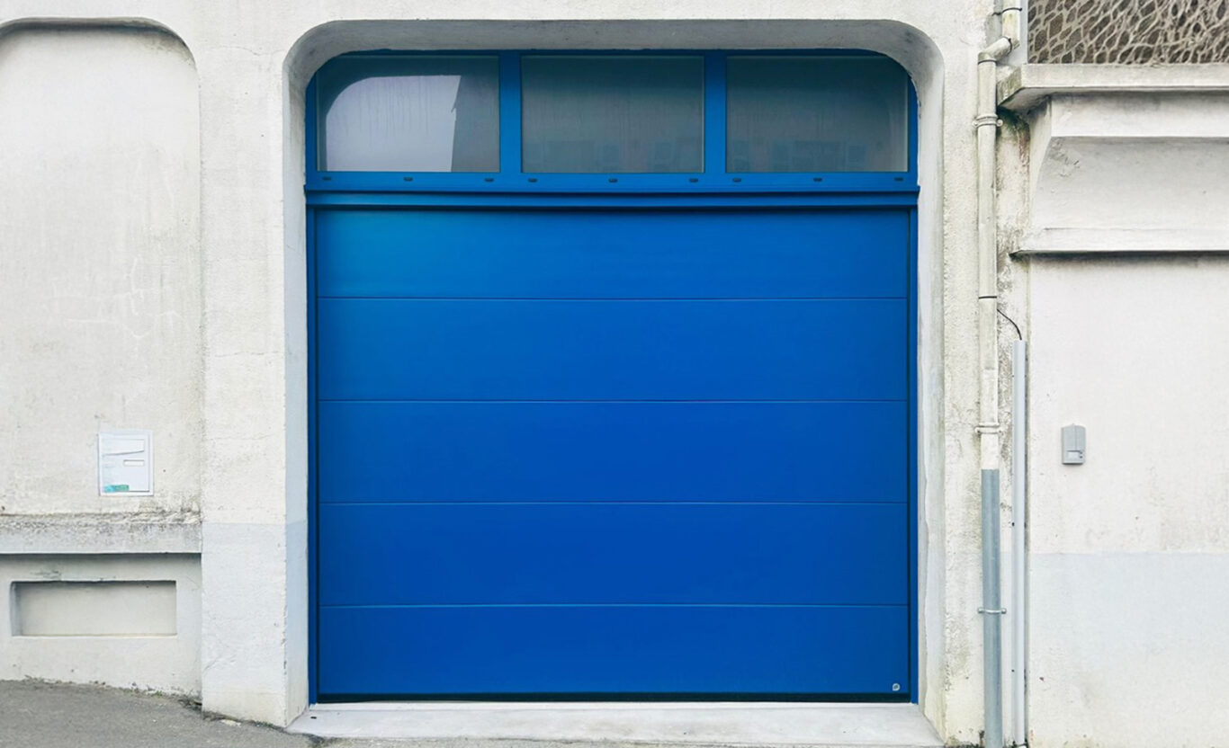 porte de garage plafond imposte aluminium exterieur bleu roi
