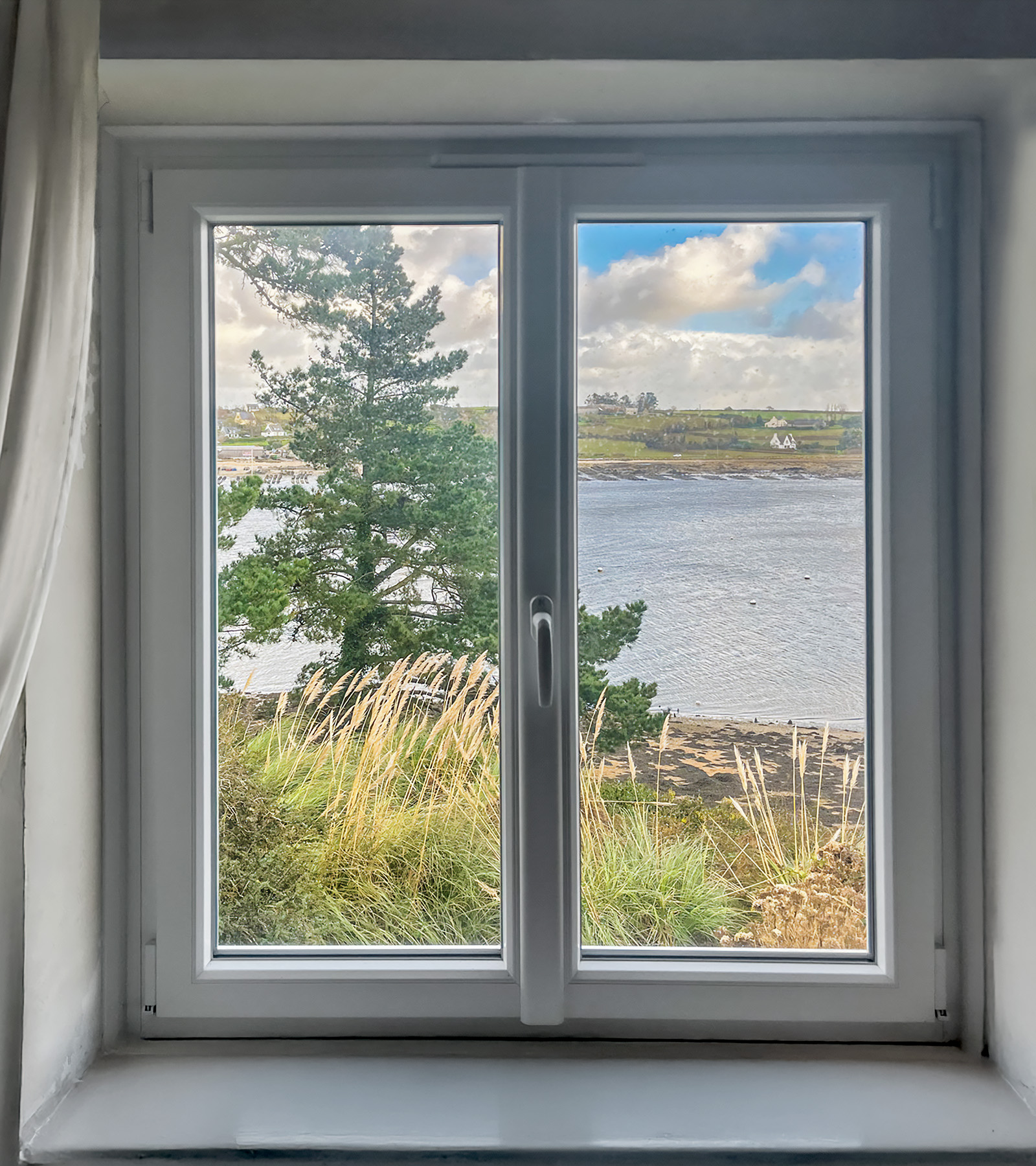 fenetre en pvc blanc vue interieure