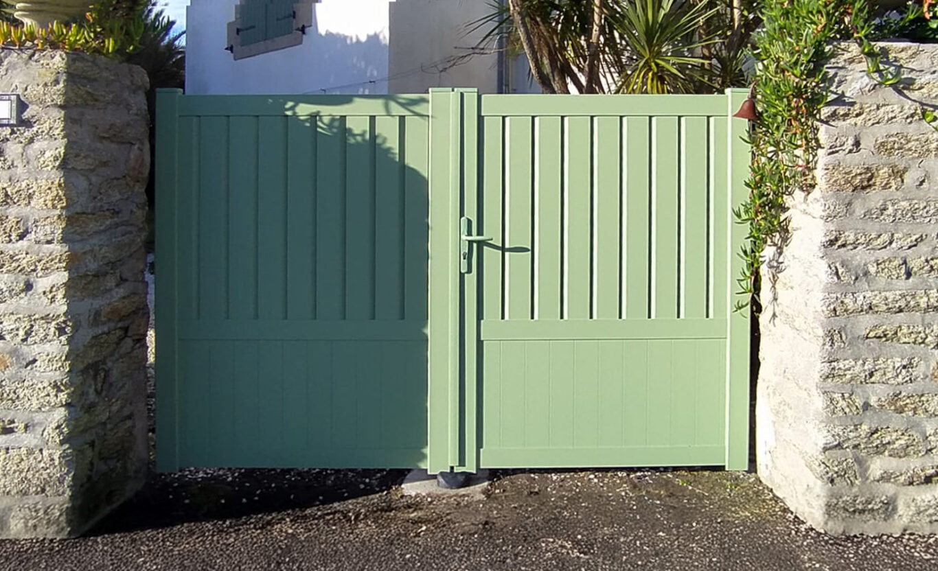 portail battant en pvc vert pale kiclos