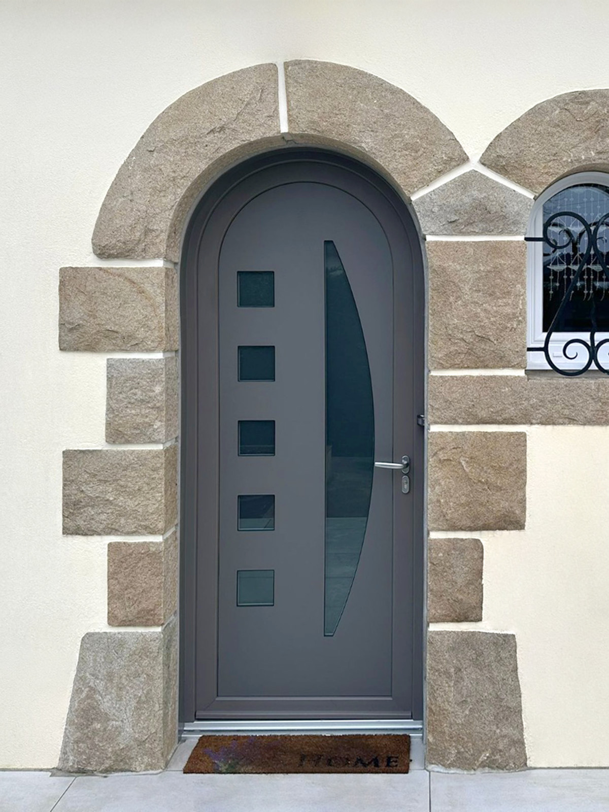 porte d'entree cintree en pvc gris anthracite kiclos