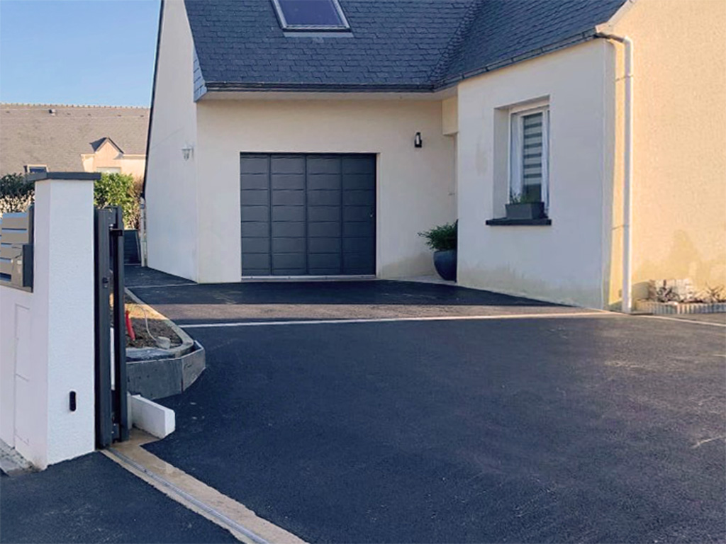 porte de garage en pvc gris anthracite