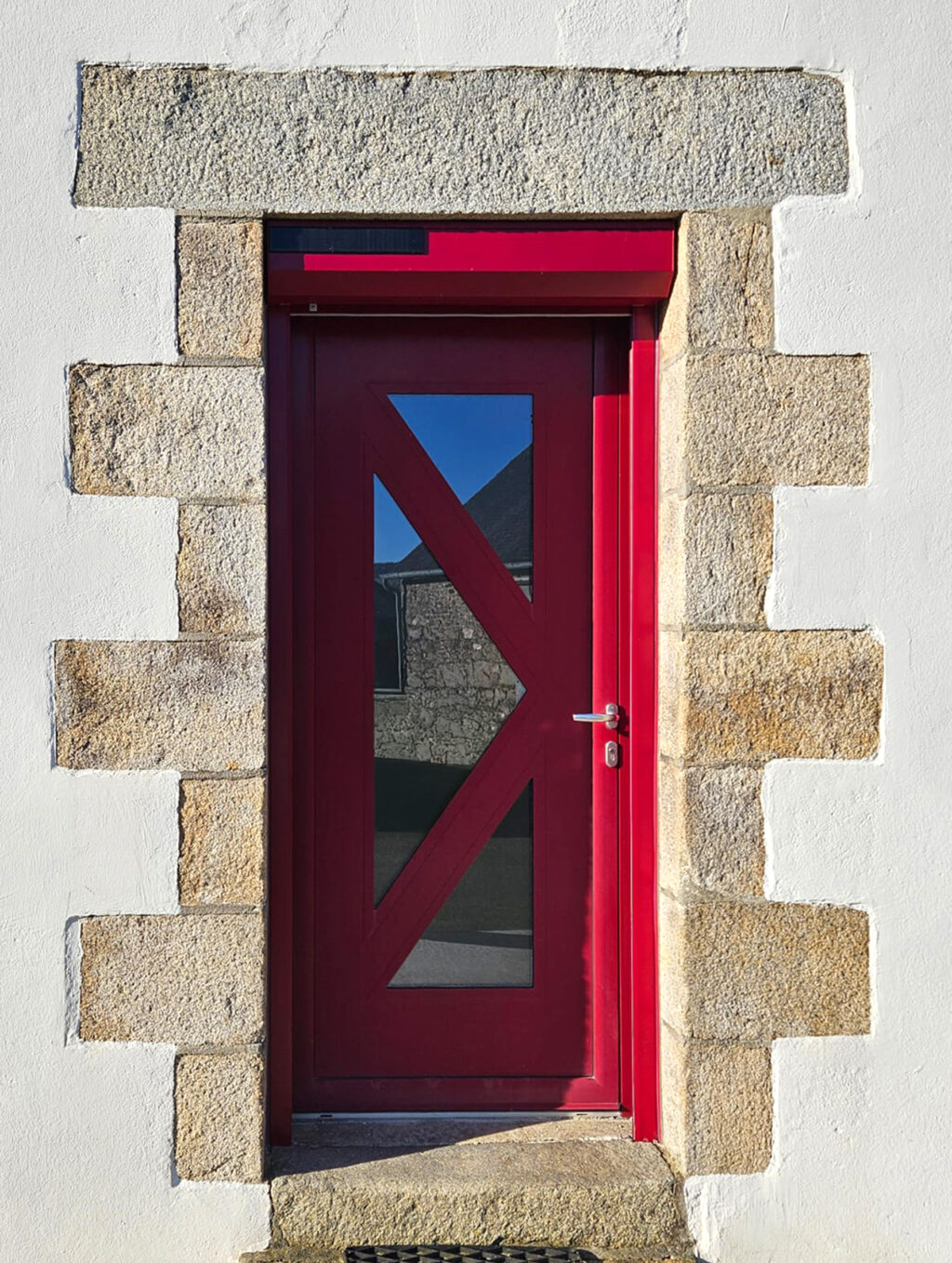 porte d'entree volets roulants solaire en pvc rouge kiclos