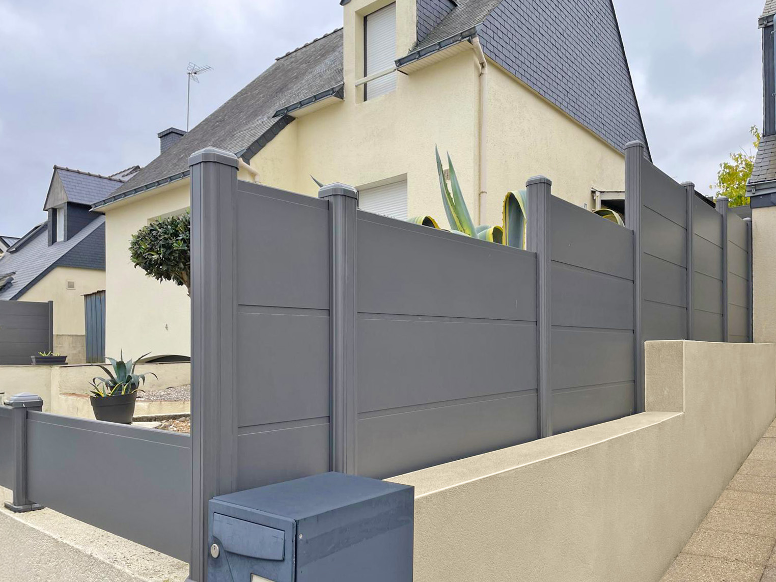 cloture kiclos mitoyenne en pvc gris