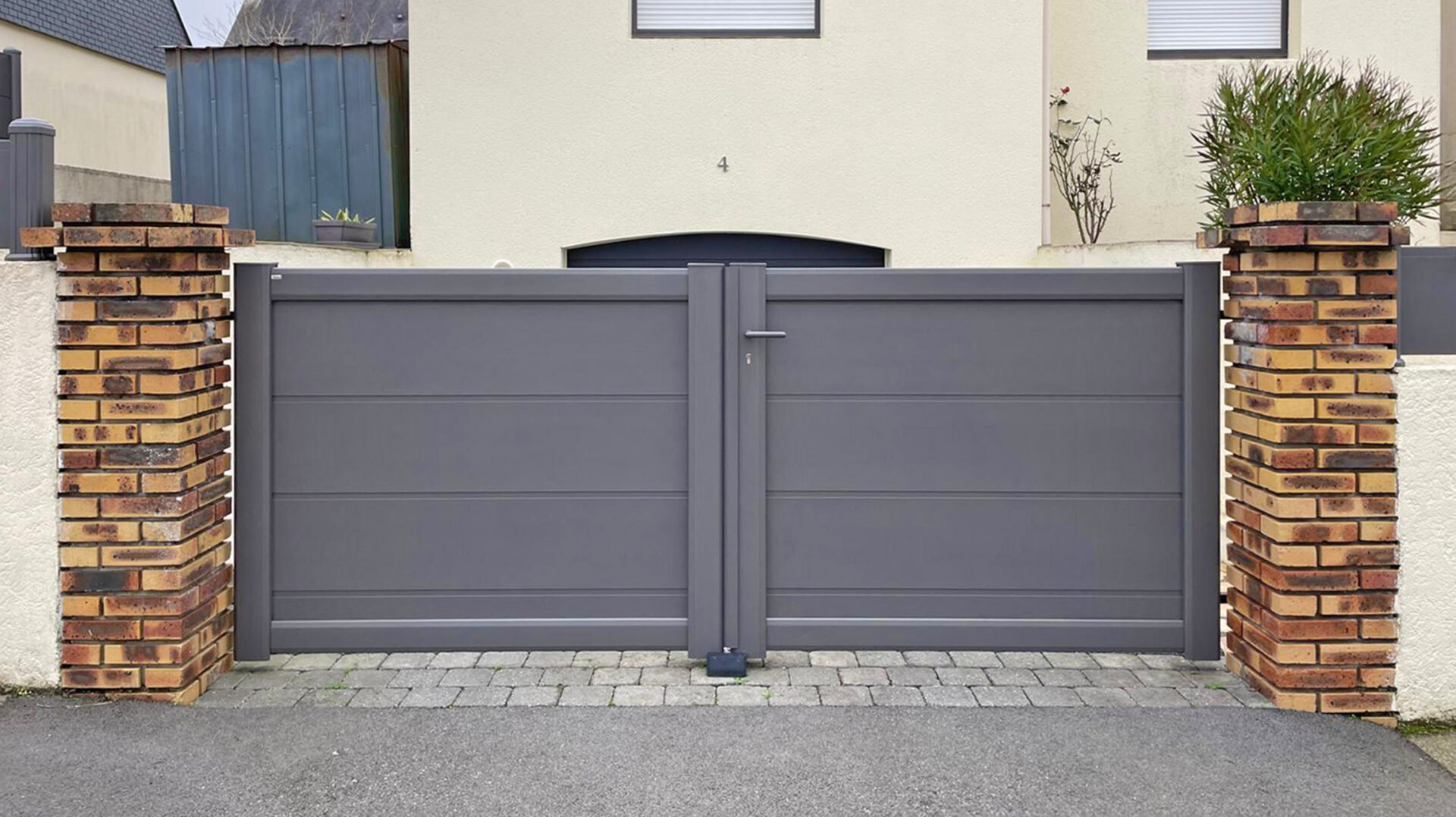 portail battant kiclos et cloture en aluminium gris