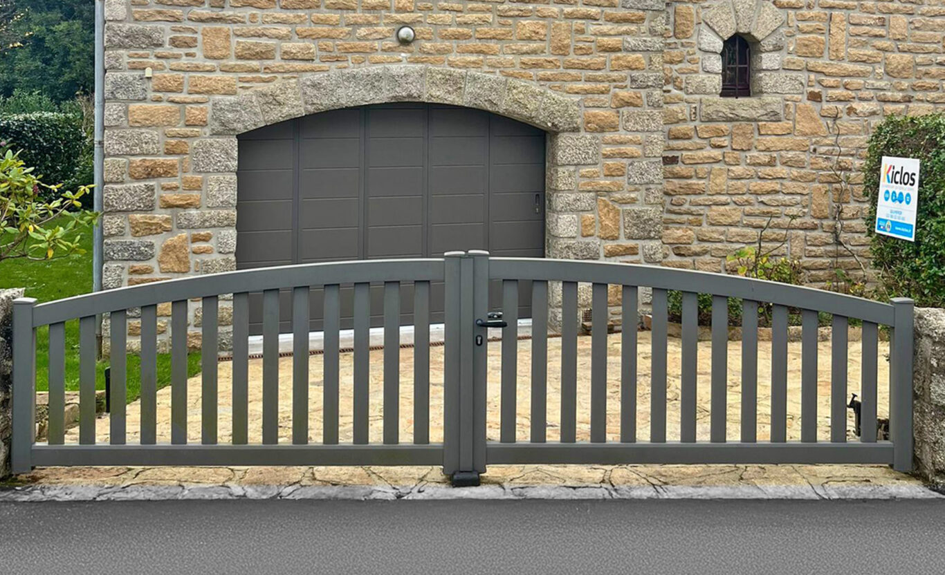 portail battant kiclos en pvc gris anthracite