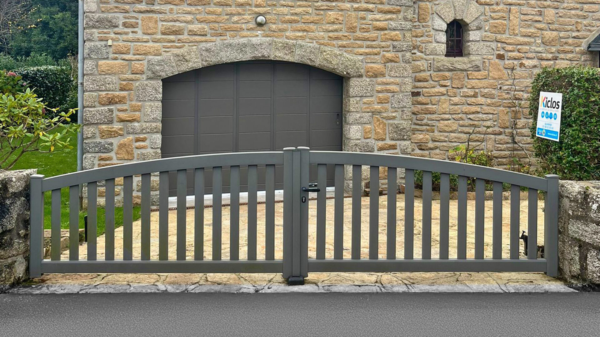 portail battant kiclos en pvc gris anthracite