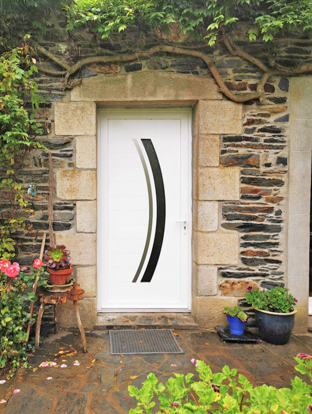 porte d'entree kiclos motif courbe en pvc blanc vue exterieure