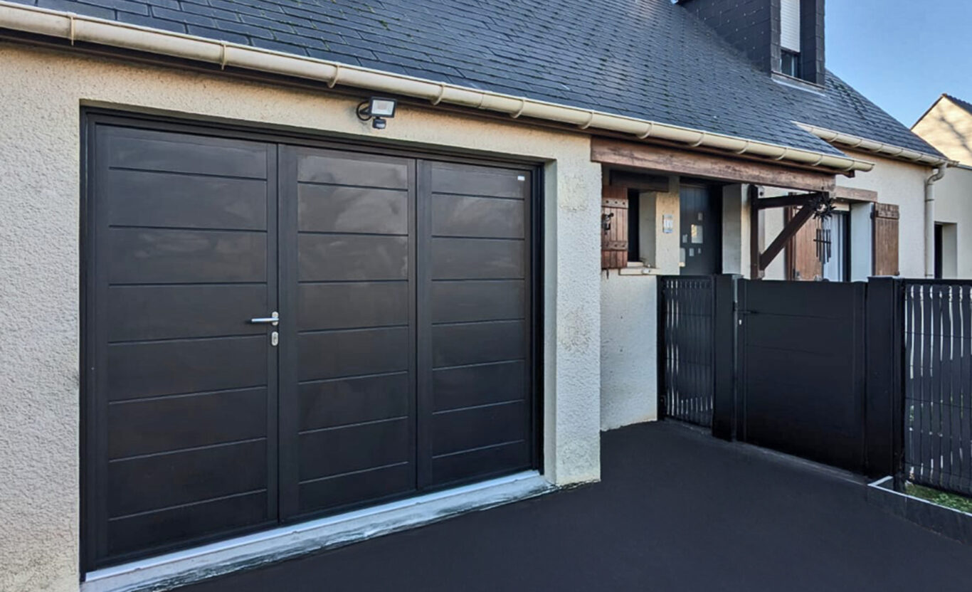 porte de garage battante kiclos 3 vantaux en aluminium noir