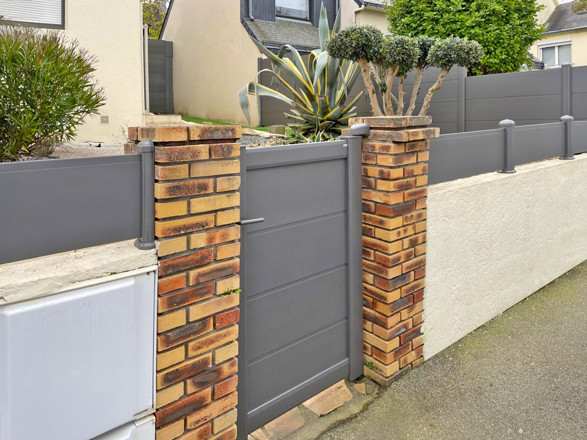 portillon et cloture kiclos en pvc gris