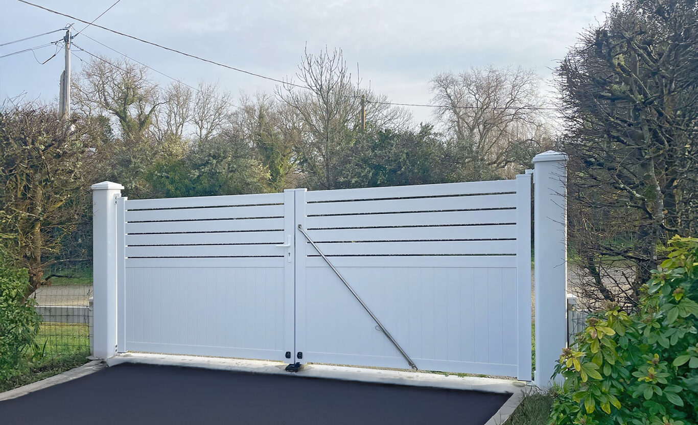 portail battant deux vantaux kiclos modele havana en pvc blanc