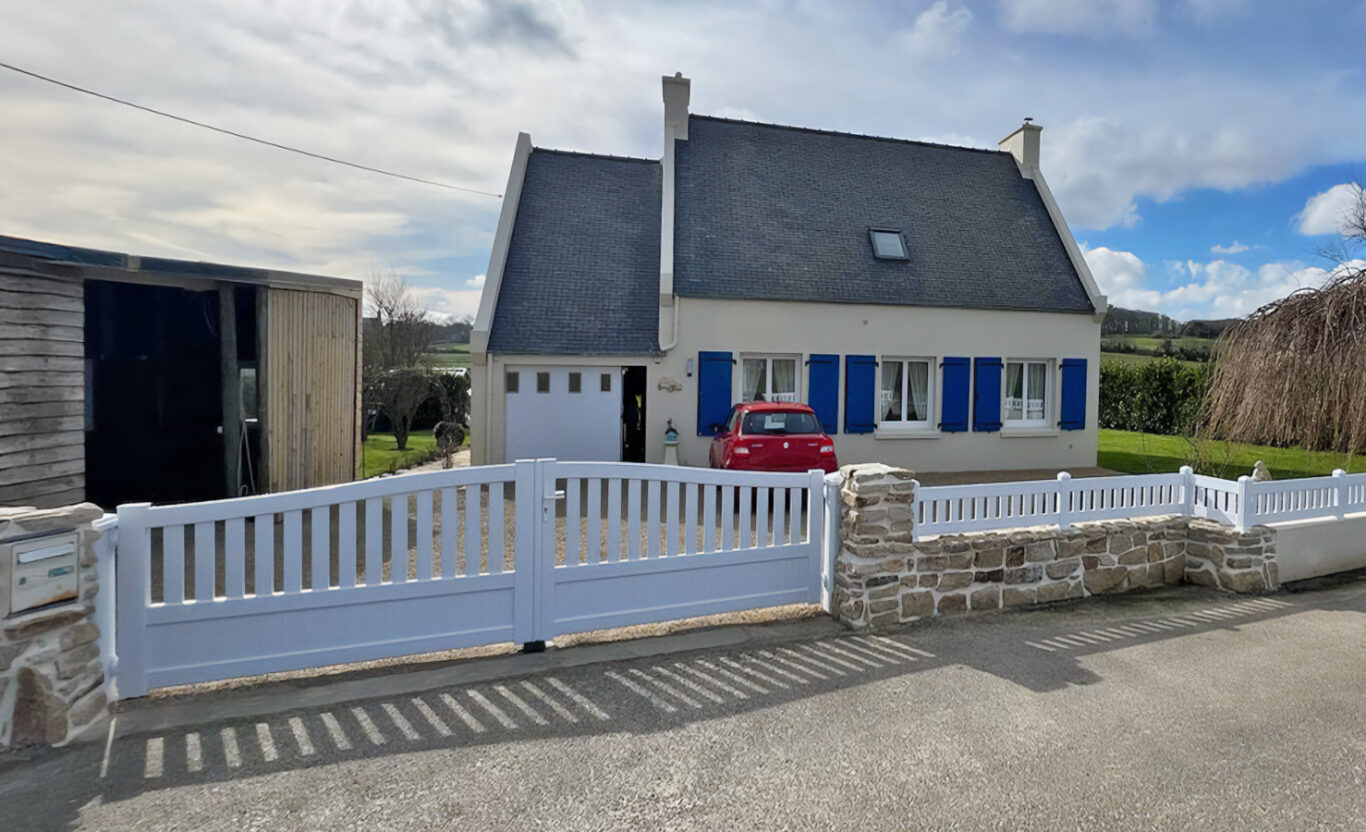 portail battant et cloture droite en pvc blanc