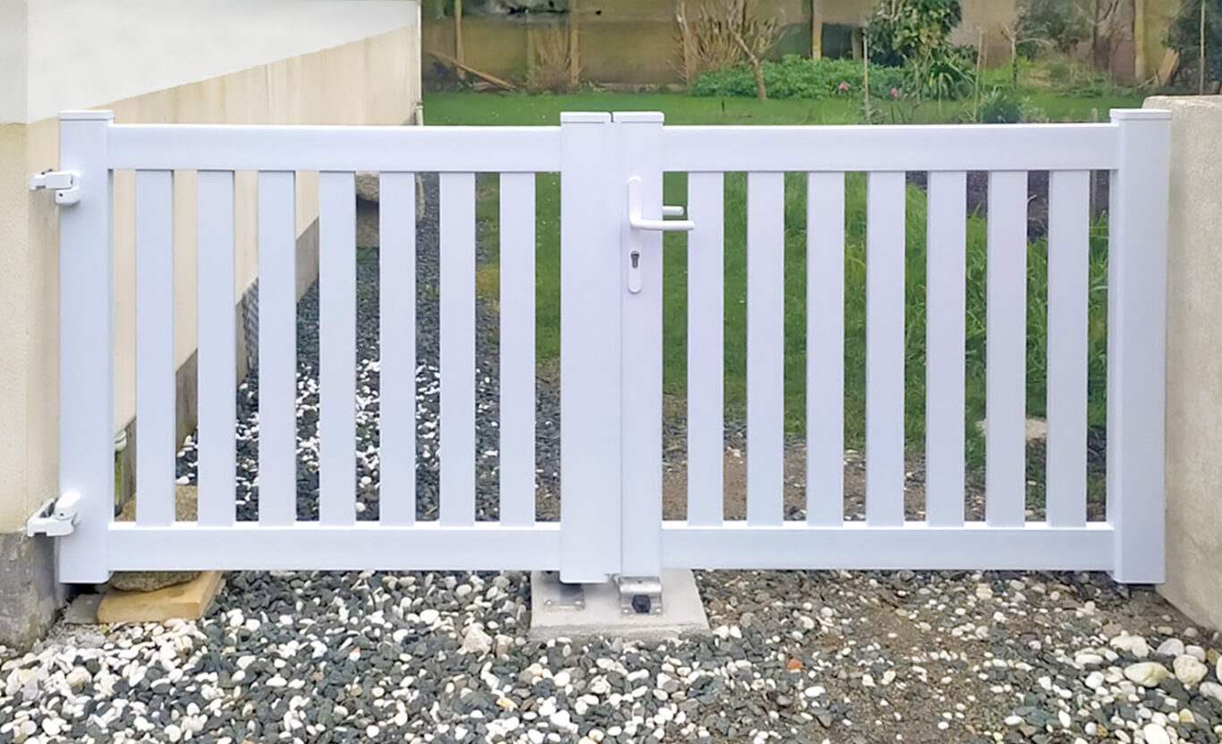 portail battant deux vantaux kiclos modele jordaan en pvc blanc