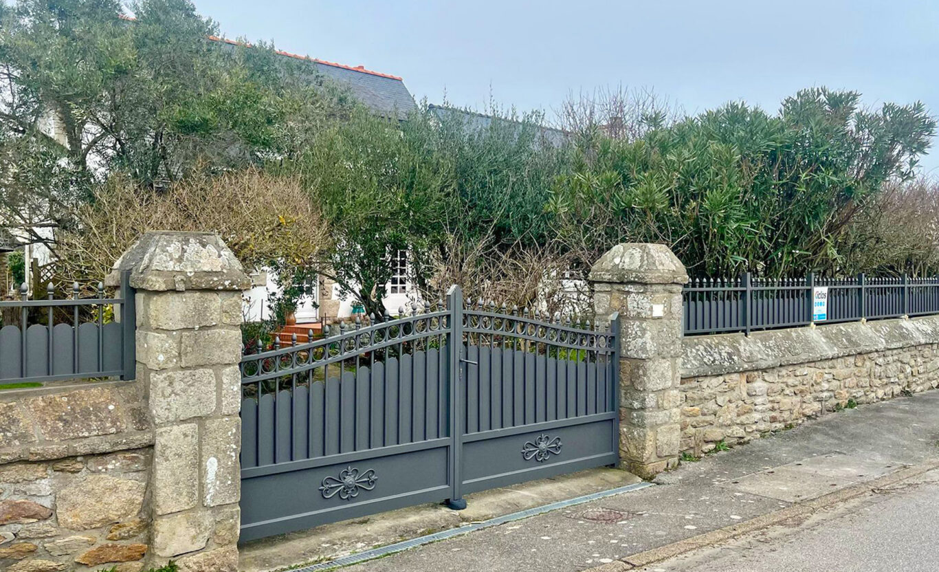 portail et cloture en aluminium gris