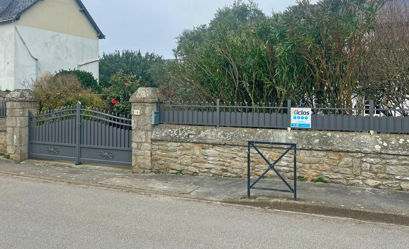 portail et cloture en aluminium gris