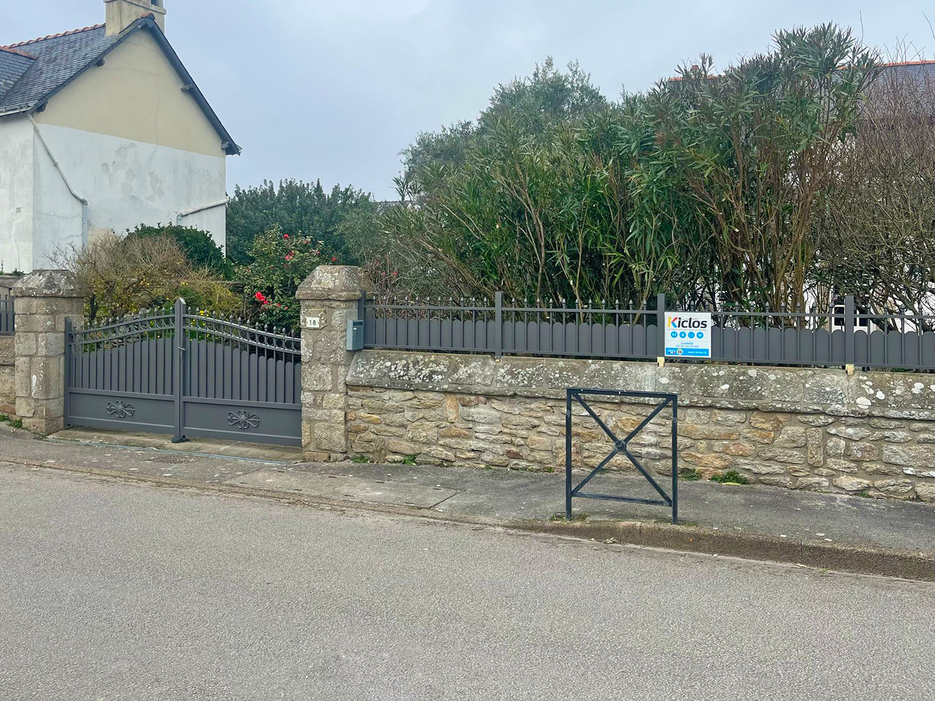 portail et cloture en aluminium gris