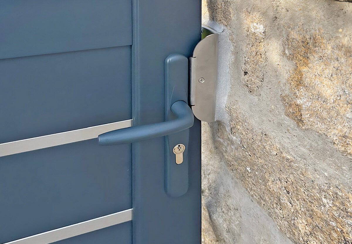 portillon en aluminium gris anthracite focus poignee