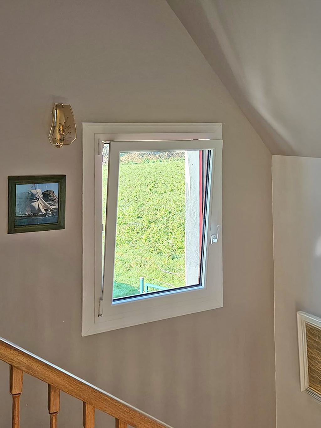 kiclos fenetre oscillo-battante en pvc blanc interieur