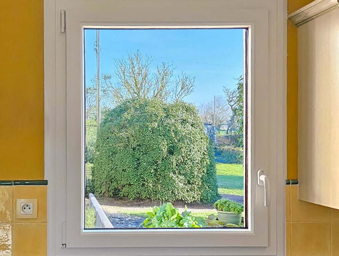 kiclos fenetre oscillo-battante en pvc blanc interieur