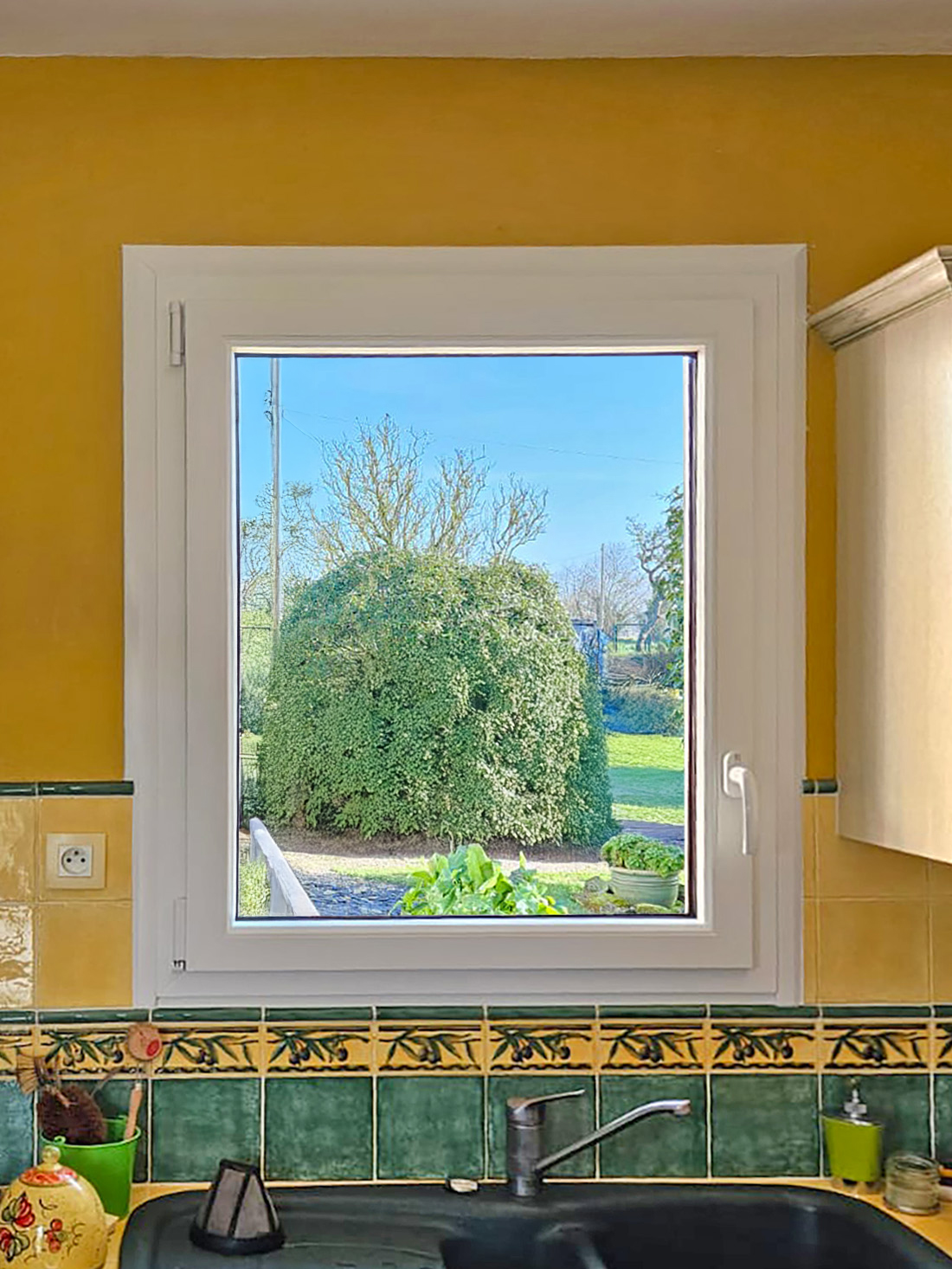 kiclos fenetre oscillo-battante en pvc blanc interieur