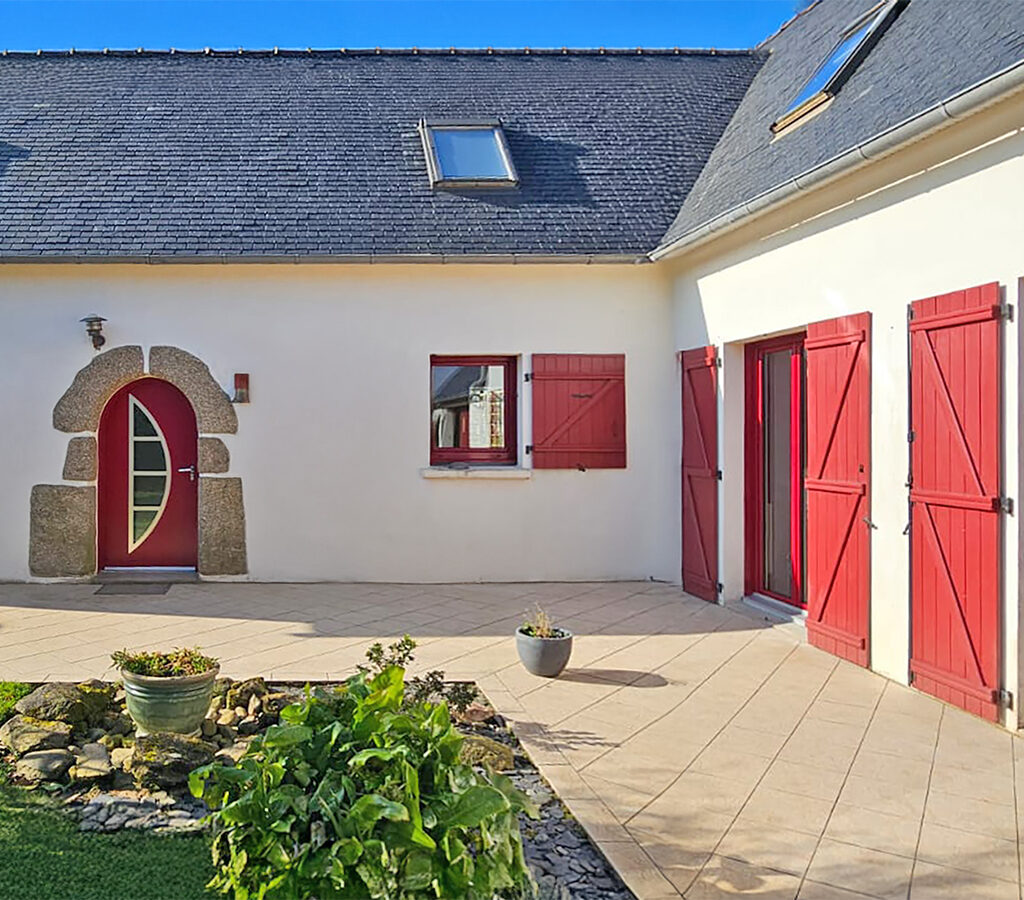 kiclos fenetres portes renovation menuiseries pvc blanc interieur rouge pourpre exterieur