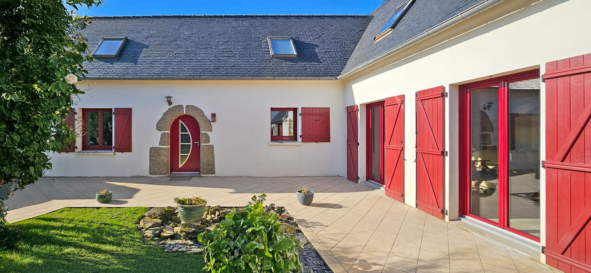 kiclos fenetres portes renovation menuiseries pvc blanc interieur rouge pourpre exterieur